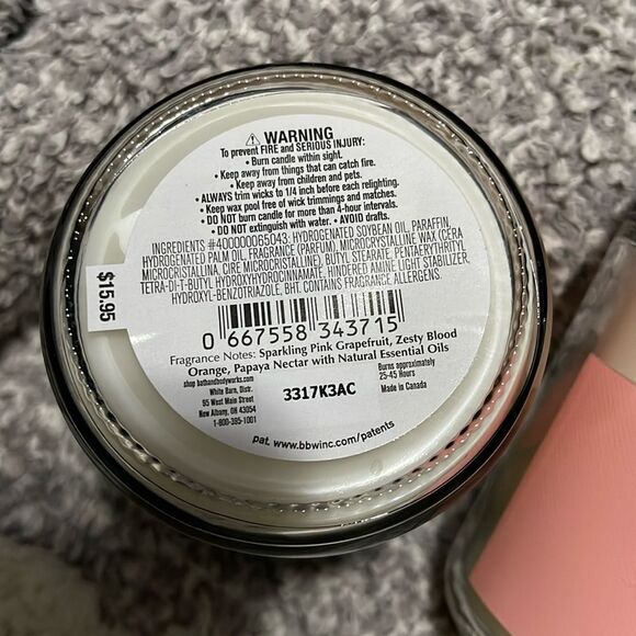 NWT- White Barn. Two “Smells Like Sunshine” 7oz Candles - Picture 3 of 4